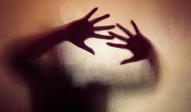 Stupro, assoluzione tra le polemiche: "La vittima ha indotto l'imputato a osare e poi la cerniera..."