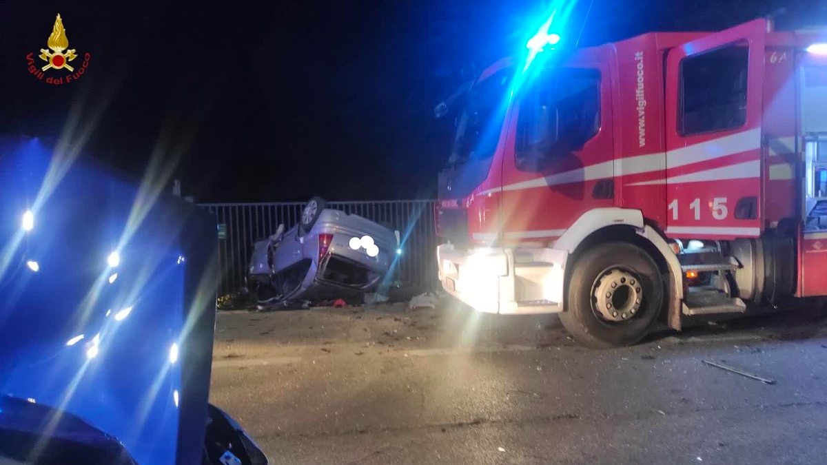 Tragico frontale a Roma, muoiono due giovani ragazze: ferito gravemente il regista Carmine Elia