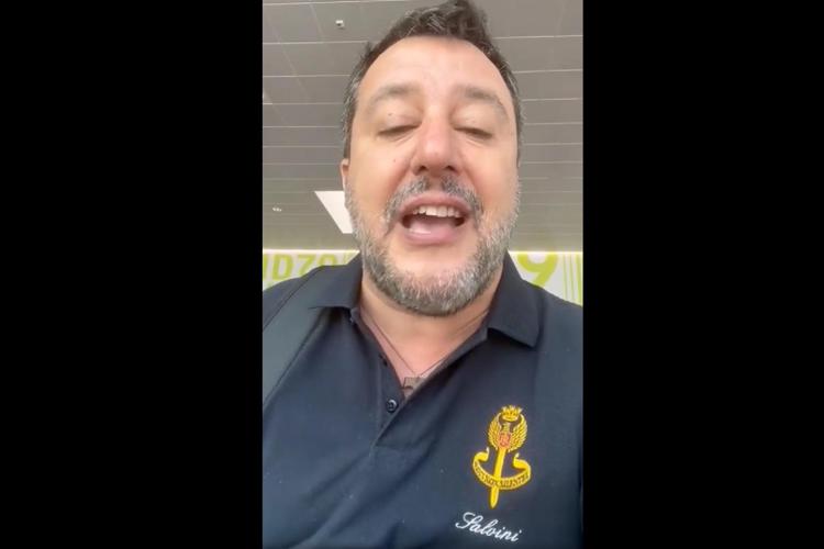 Salvini, il teatrante (con la polo dei Nocs): "Non se ne può più del teatrino di Conte, Letta e Di Maio..."
