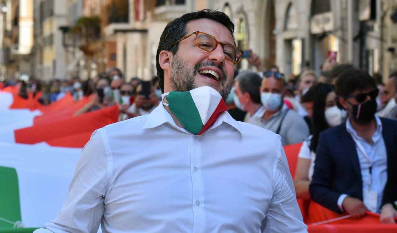 La Lega risponde a Crisanti: "Attacchi vergognosi a Matteo Salvini, non si strumentalizzano i morti"