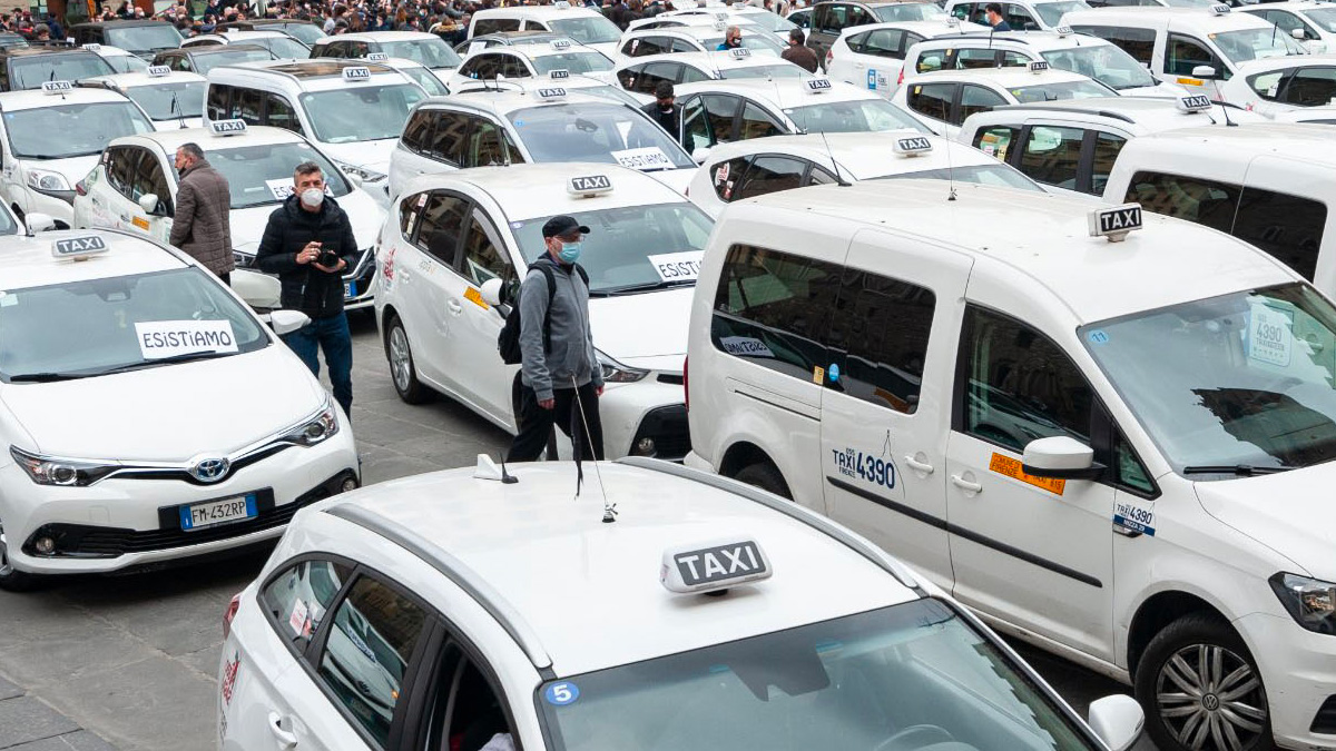I Taxi nel mirino dell'Antitrust: "Pesanti disservizi, compresa l'accettazione del Pos"