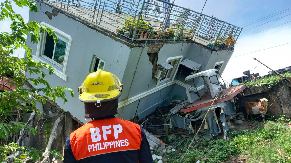 Terremoto nelle Filippine di magnitudo 7: il bilancio dei danni e dei feriti
