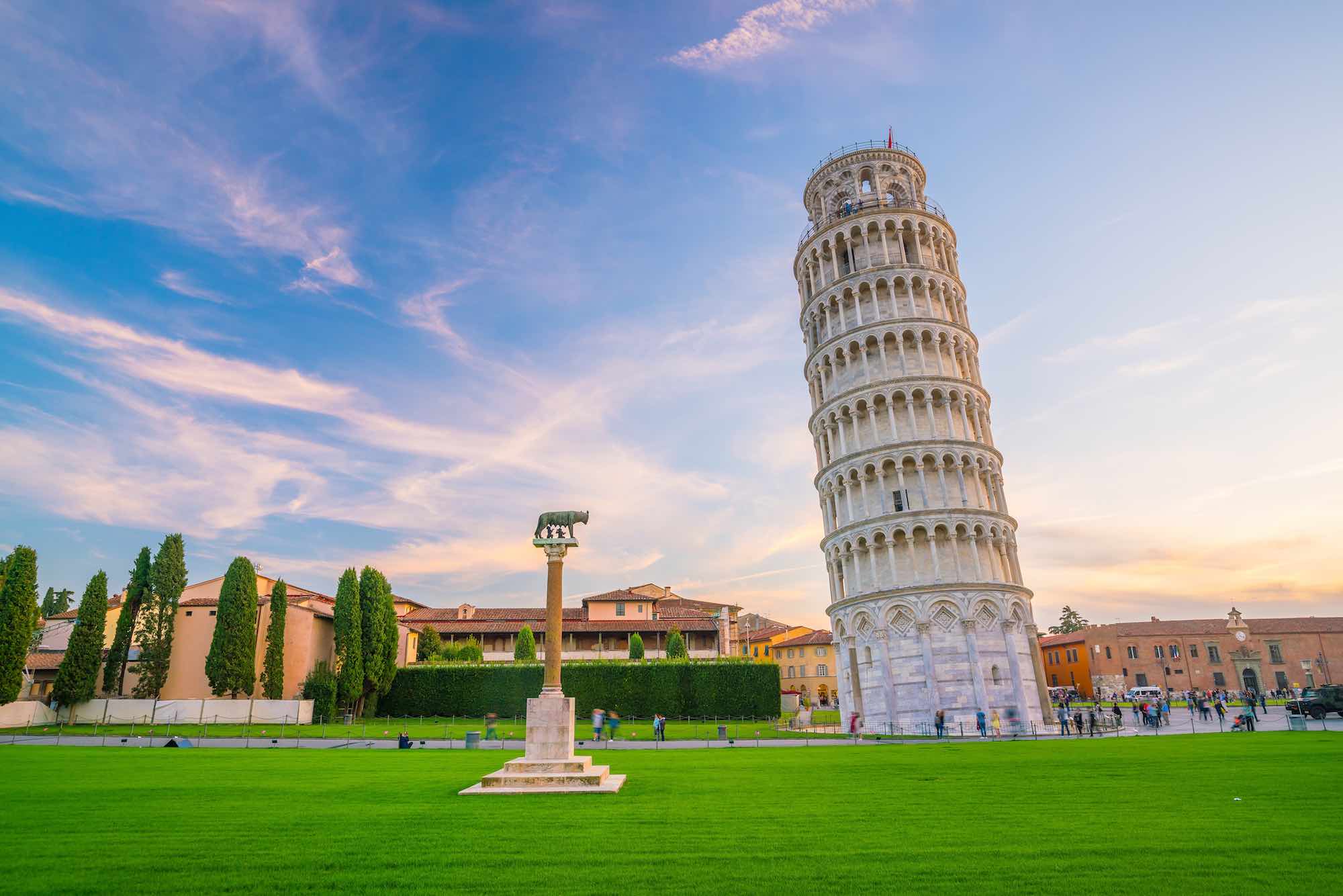 Una bambina in sedia a rotelle coronerà il sogno di visitare la Torre di Pisa