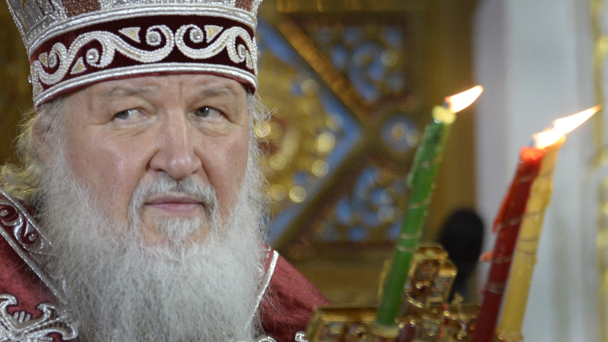 Kirill fa gli auguri Francesco per i dieci anni di pontificato mentre alimenta l'ostilità di Mosca verso il Papa