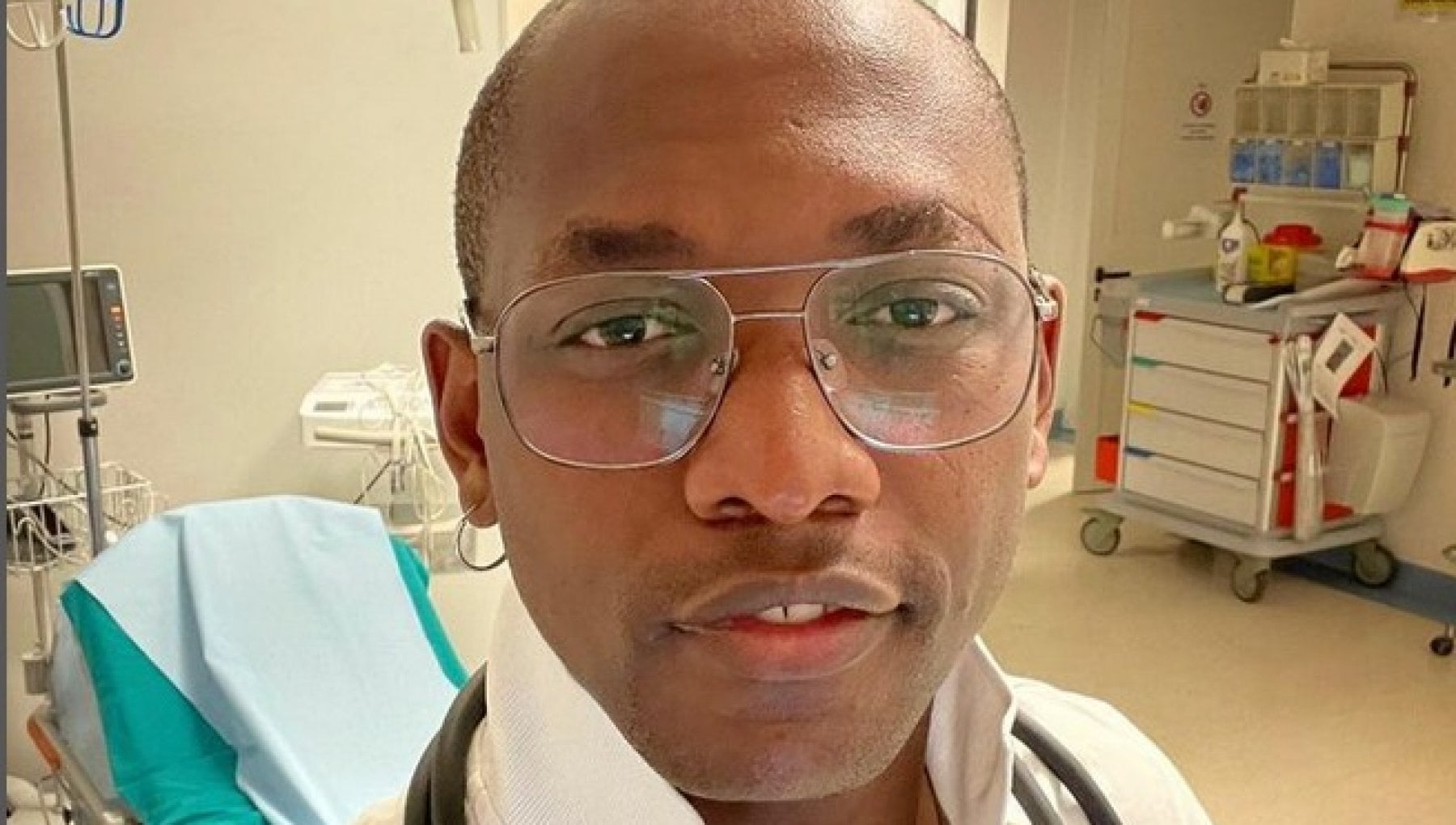 Lignano Sabbiadoro, rifiuta le cure da un medico camerunense: "Mi attacchi le malattie"
