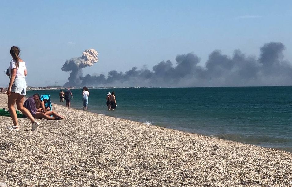 Crimea, esplosioni  presso una base aerea: la Russia ipotizza un sabotaggio ucraino
