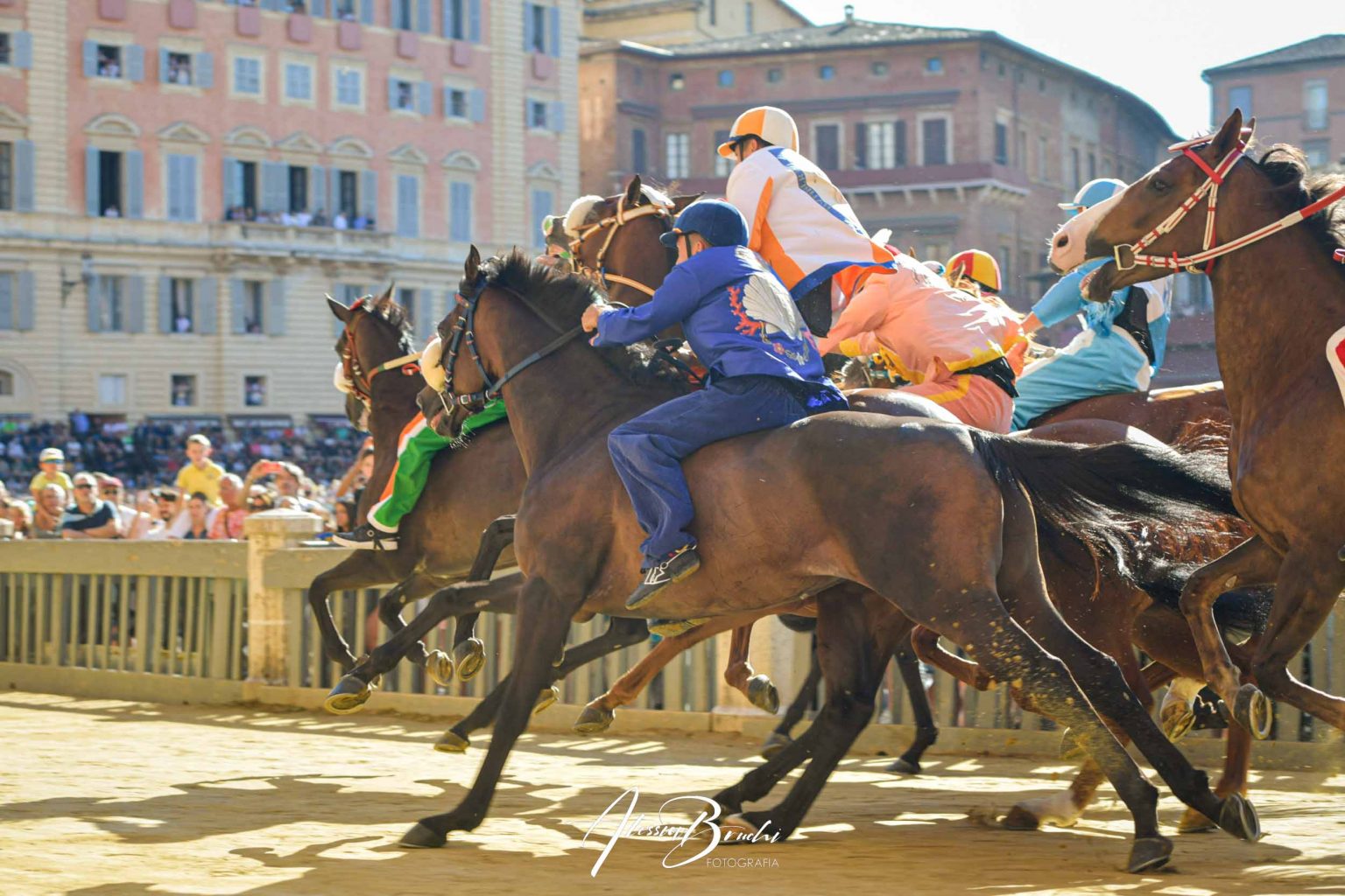 Palio di Siena, tutto quello che c'è da sapere: cavalli, fantini e rivalità