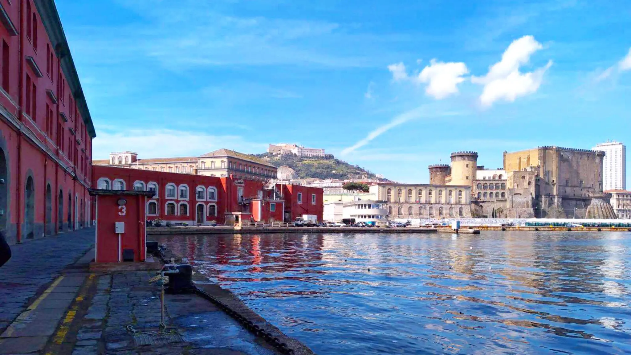 Aliscafo contro il molo del porto di Napoli: 28 feriti tra cui 3 bambini