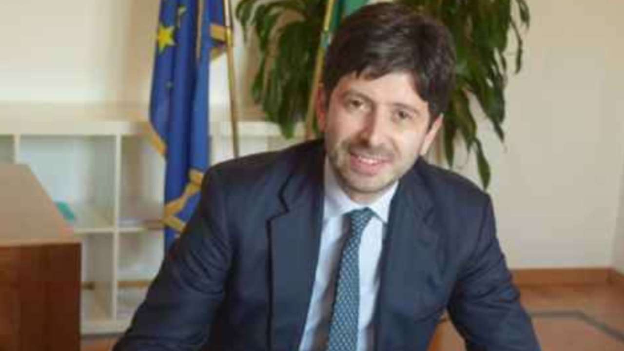 Speranza: "Attenti alla destra che come Trump vuole rimettere in discussione il diritto all'aborto e..."