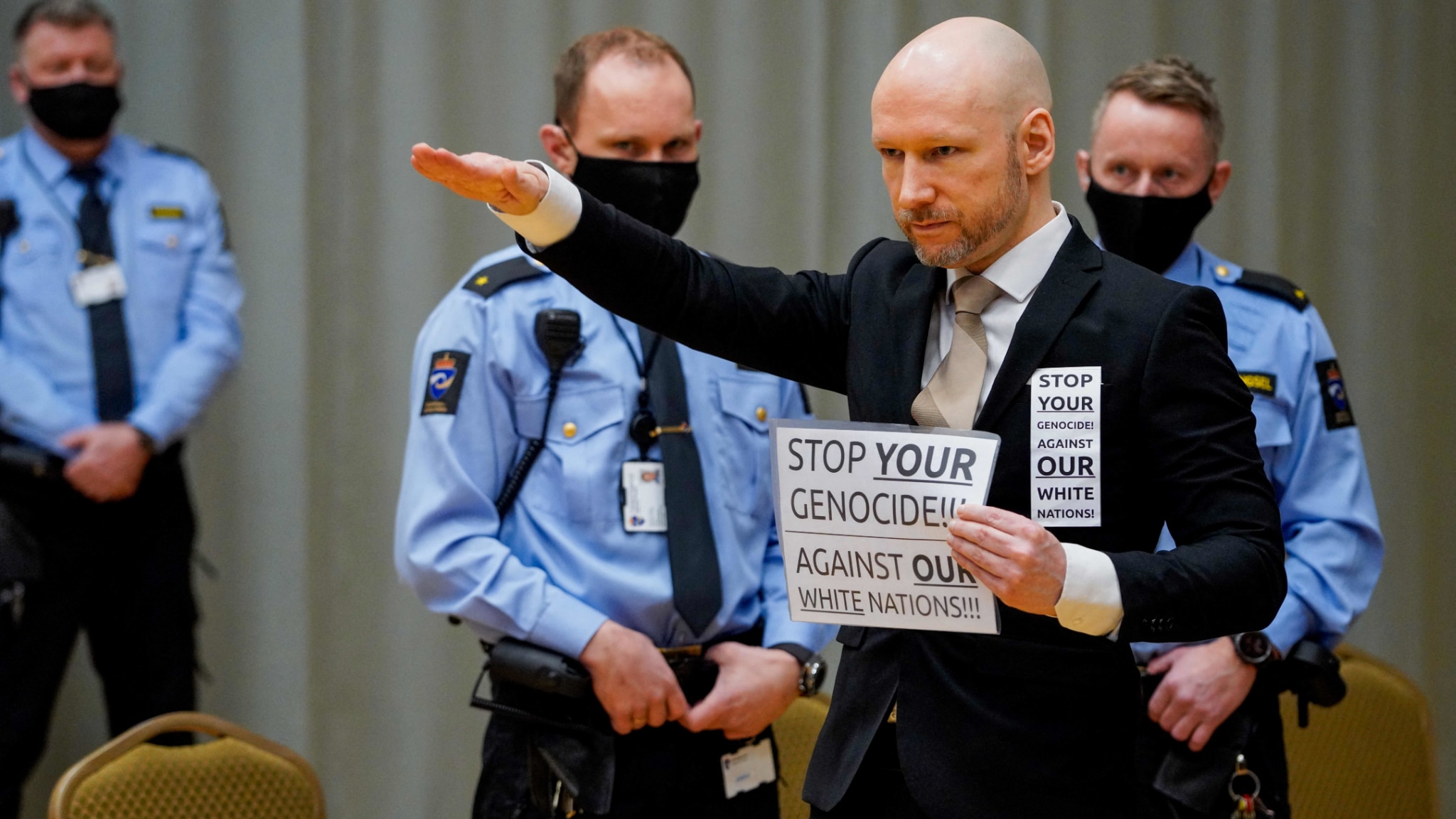 Breivik fa causa al governo norvegese: "Voglio uscire dall'isolamento"