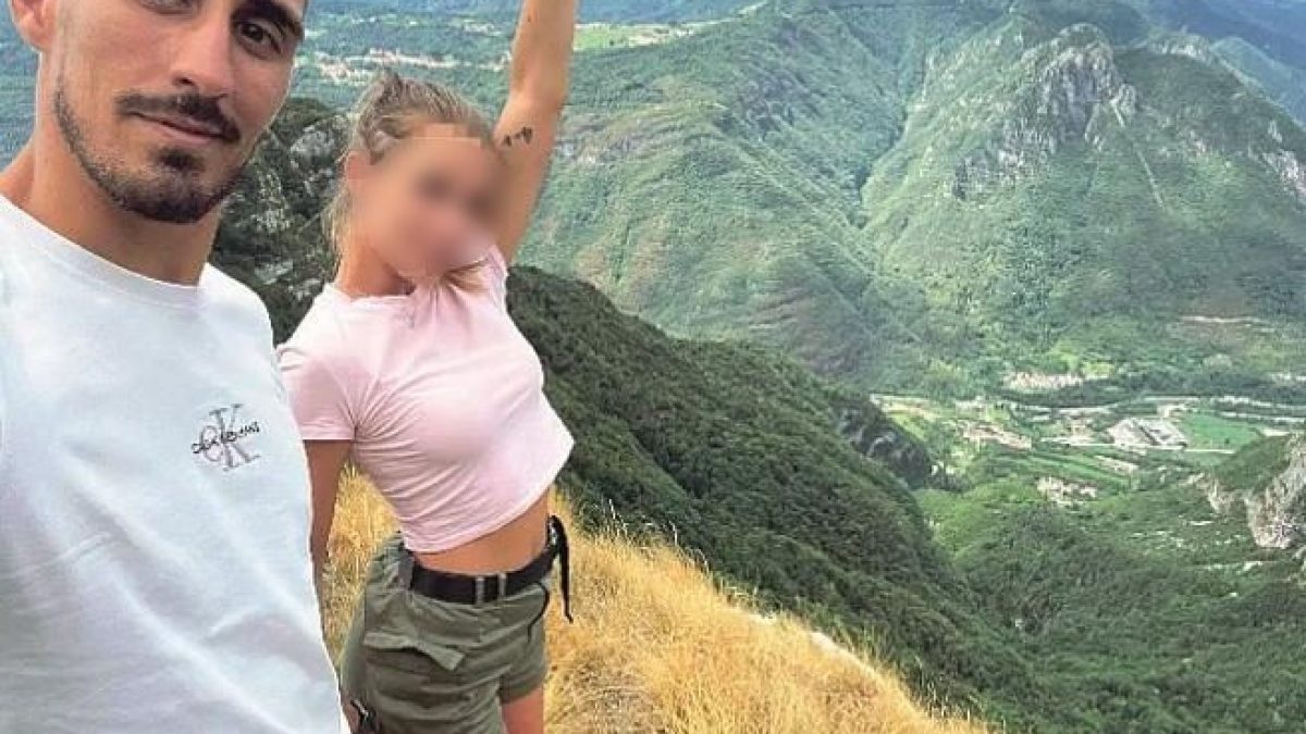 La fidanzata del ragazzo precipitato in montagna per un cellulare denuncia: "Sui social mi augurano la morte"