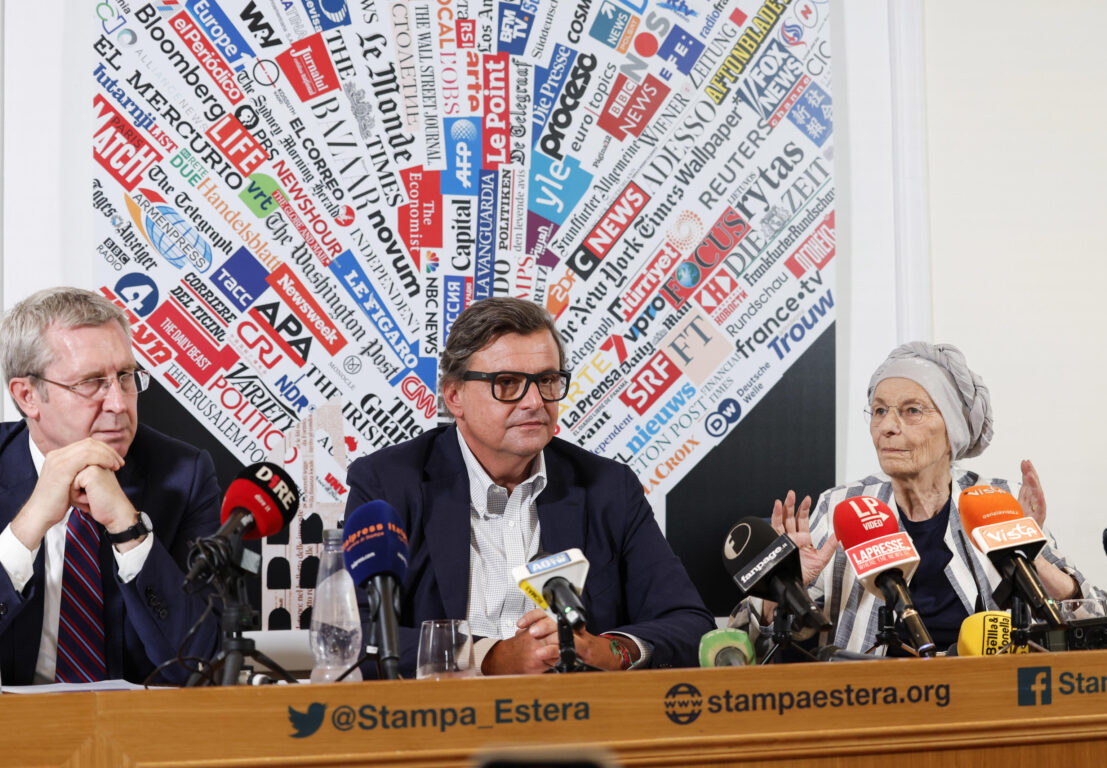 +Europa si smarca da Calenda: "Apprezzamento per l'accordo firmato con il Pd" +Europa si smarca da Calenda: "Apprezzamento per l'accordo firmato con il Pd"