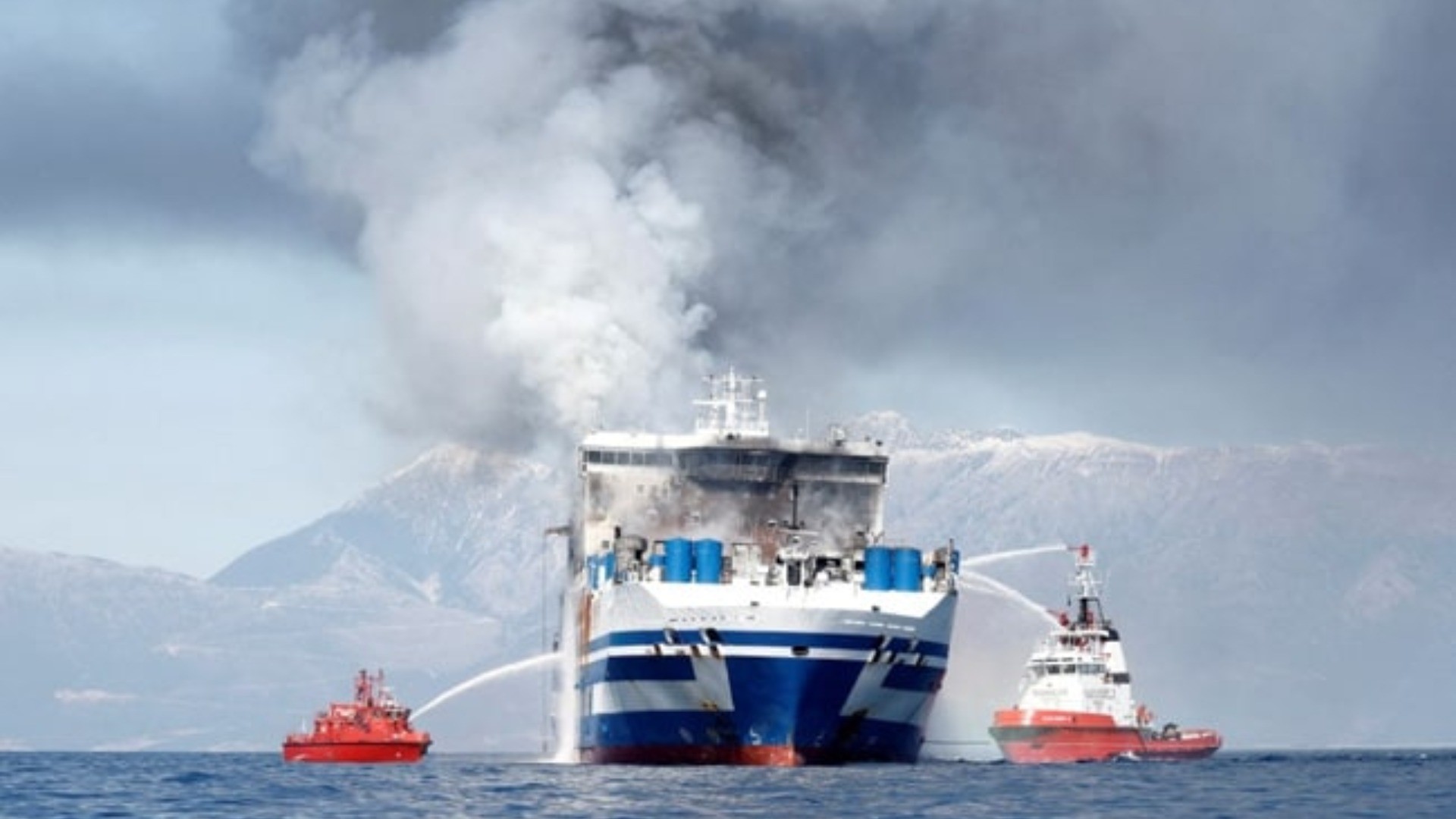 Svezia, incendio su un traghetto: a bordo ci sono 300 persone, evacuazione in corso