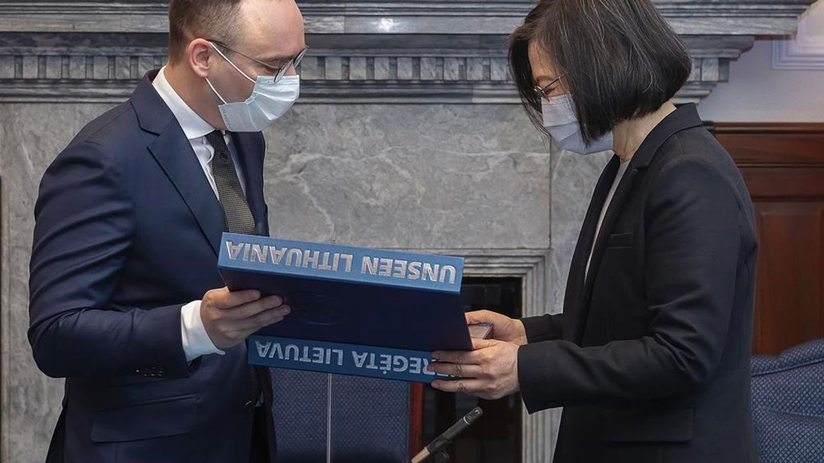 Taiwan, la Cina contro la Lituania: "Corregga i suoi errori, smetta di violare il nostro principio di unità"