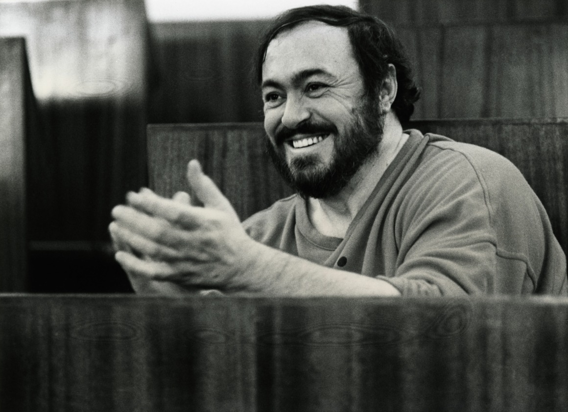 luciano-pavarotti Pavarotti canta il Requiem di Verdi diretto da Abbado, questa sera lo storico concerto alle 21.15 su Rai 5