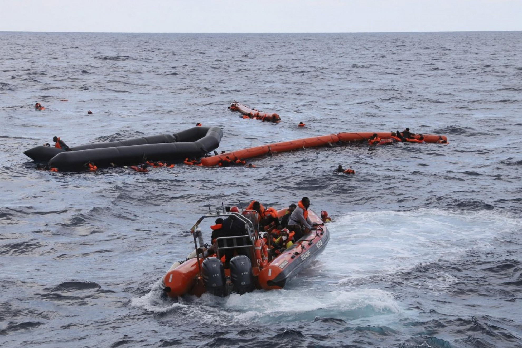 Migranti, naufragio nel Mar Egeo: 50 dispersi al largo dell'isola di Karpathos