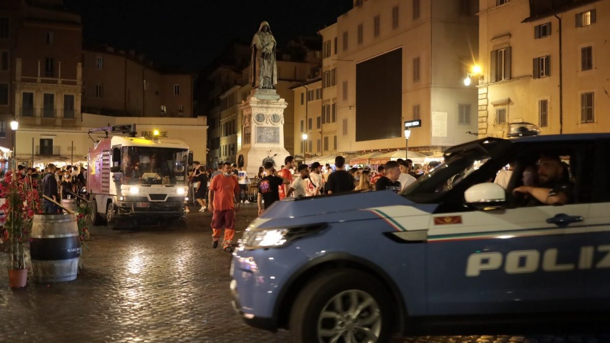 Roma, turista norvegese rifiuta avances: picchiata e lasciata a terra priva di sensi