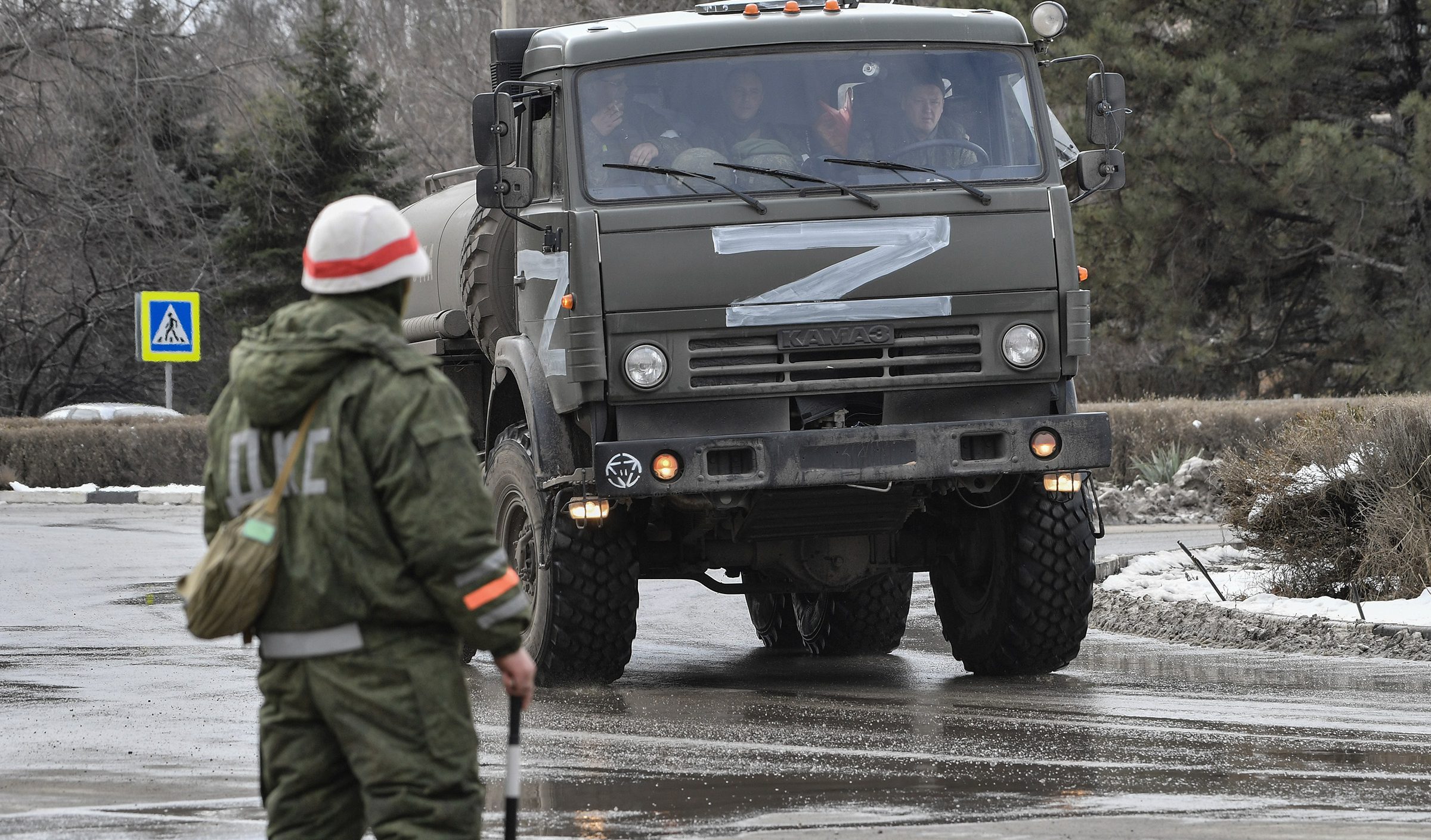 Ucraina, i russi si ritirano da Zaporizhzhia: "Gli occupanti hanno portato via gli equipaggiamenti"