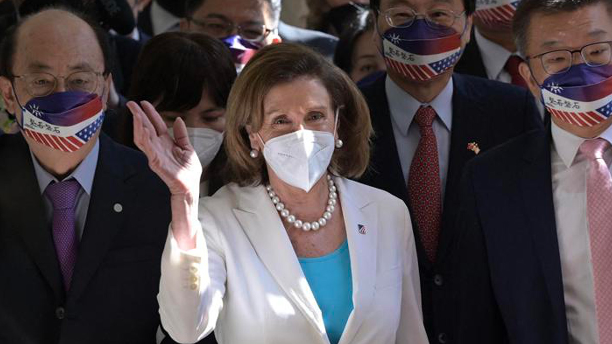 Taiwan, Pelosi getta benzina sul fuoco: "Xi? Ha reagito come un bullo spaventato"