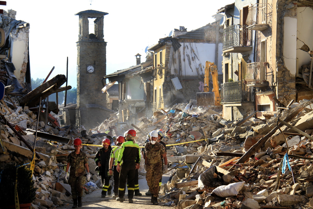 Terremoto, il Sindaco di Amatrice: "La politica ci ha abbandonati, la popolazione soffre"