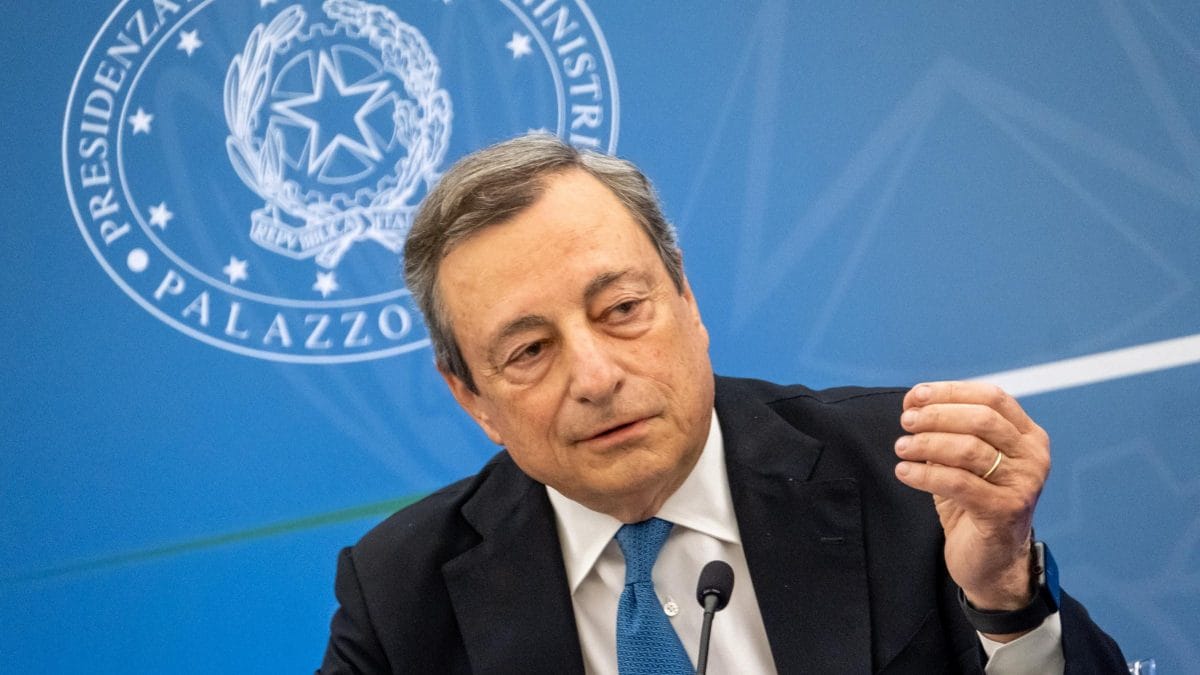 Mario Draghi e l'accordo Ue sul gas: "A breve arriveranno bollette più basse"
