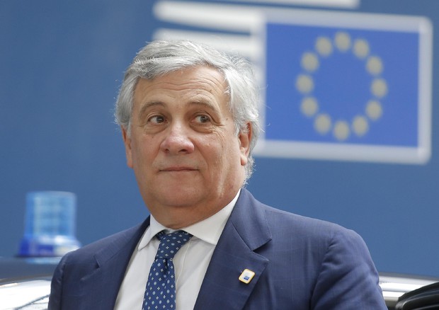 Tajani rassicura i moderati: "La politica estera non cambia" (ma sono alleati con Salvini"