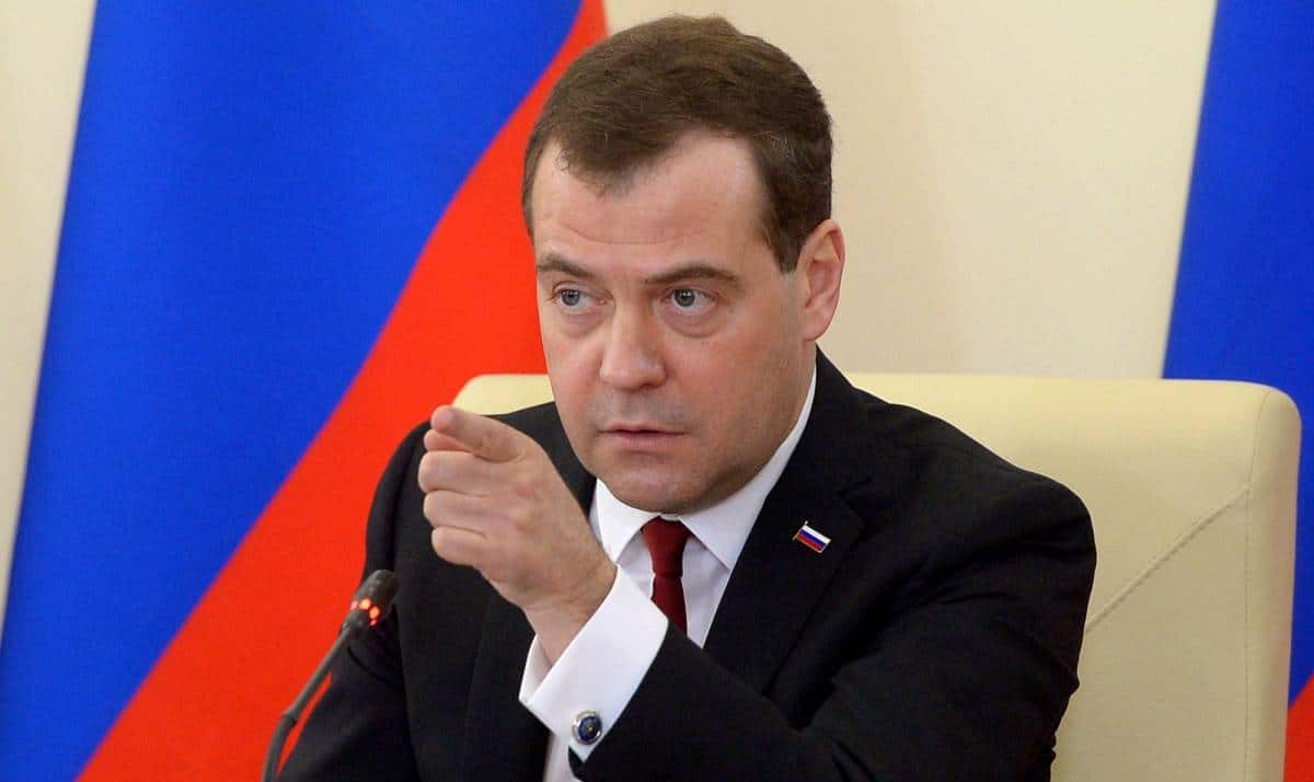 Medvedev: "L'Occidente assisterà silenziosamente alla morte dell'Ucraina"