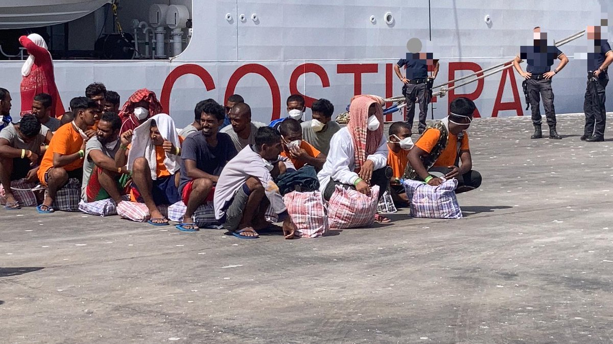 Sei profughi siriani morti di fame e sete su un barcone: tra loro due bambini