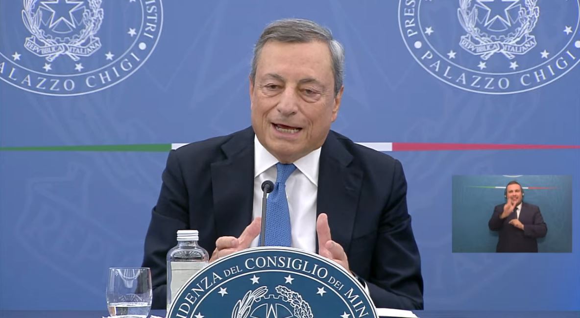 Draghi dice no al Draghi bis e sulla Russia: "Non ci facciamo battere da pupazzi prezzolati"