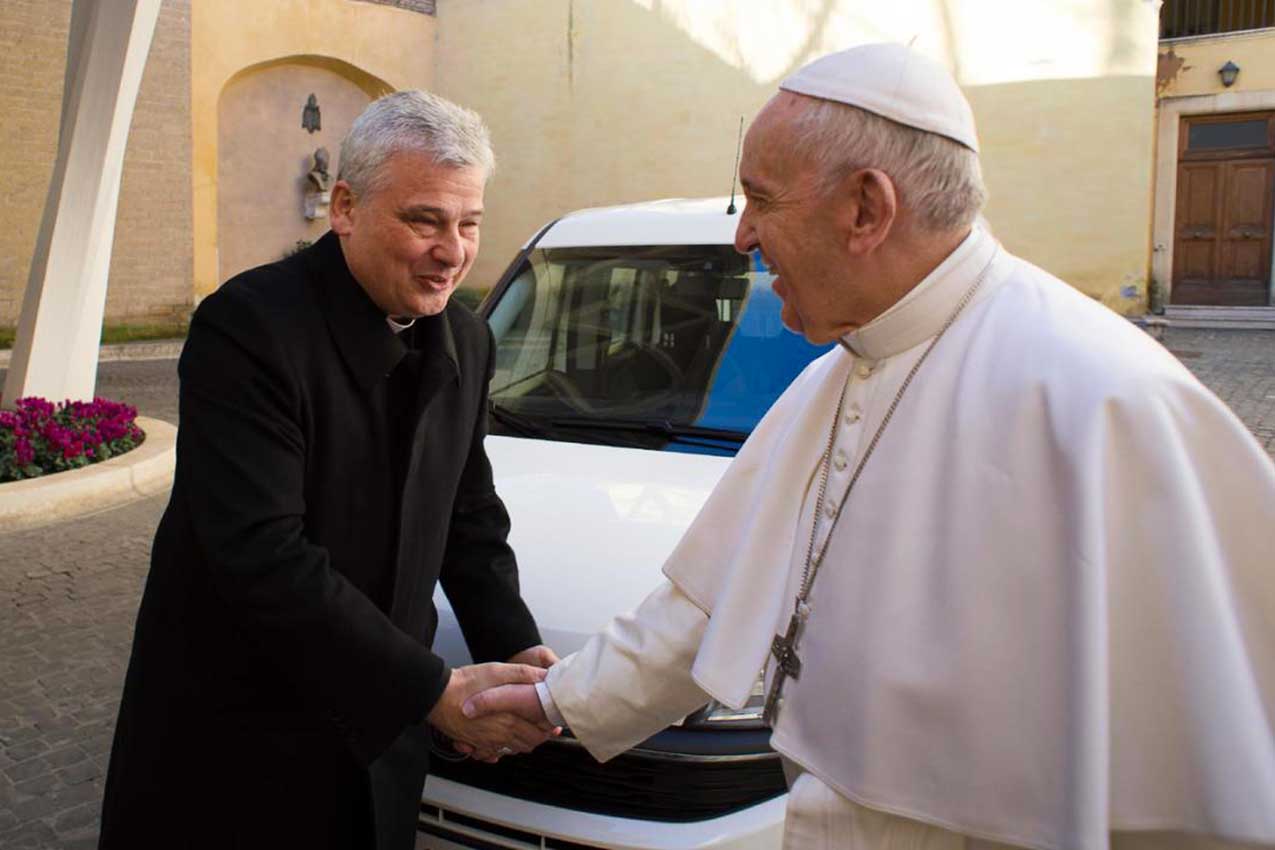Ucraina, spari contro l'elemosiniere del Papa che stava portando aiuti in un'area di scontri