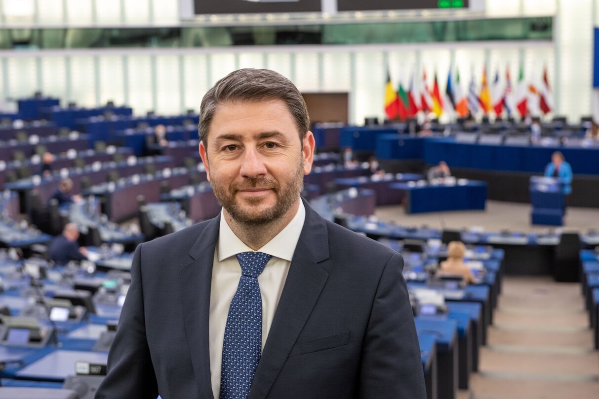 L'eurodeputato greco denuncia: "Sono stato spiato, l'Ue protegga i cittadini dagli spyware"