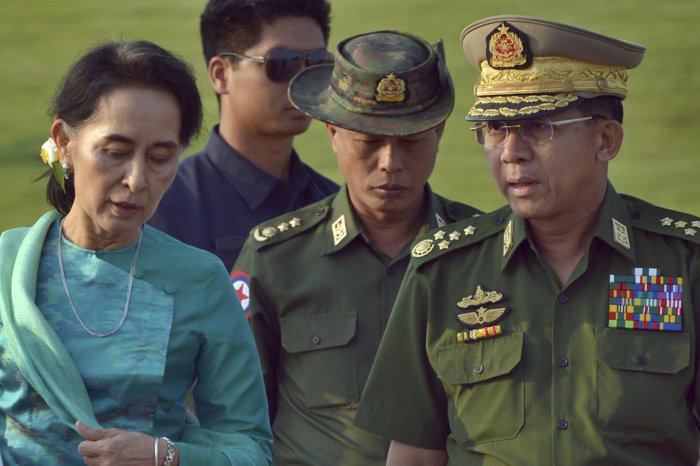 Aung San Suu Kyi, grazia parziale per l'ex presidente: era condannata a 33 anni di carcere