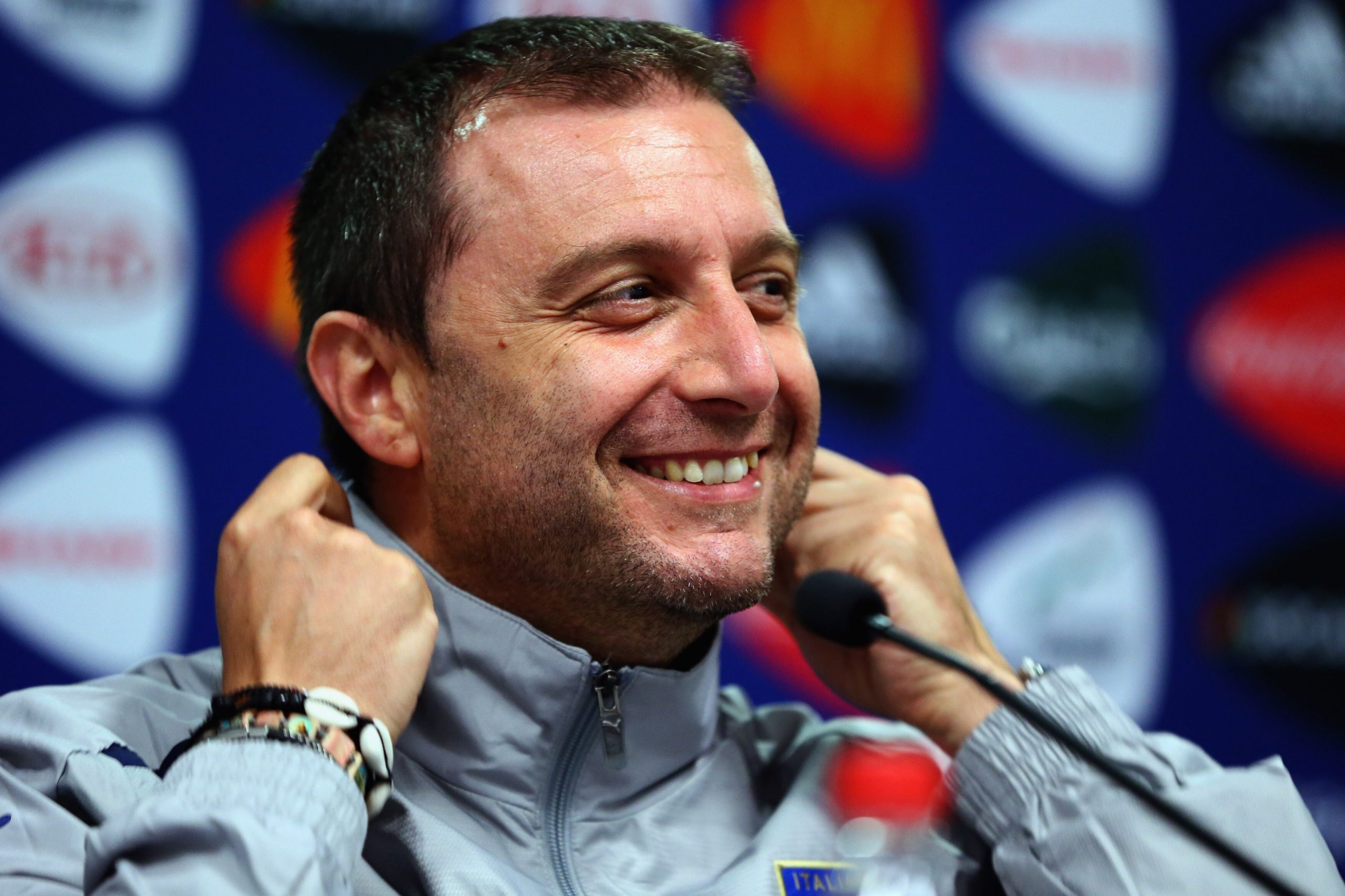 Devis Mangia si difende dalle accuse: "Mai lesa la dignit&agrave; sessuale di nessuno, sono notizie false"