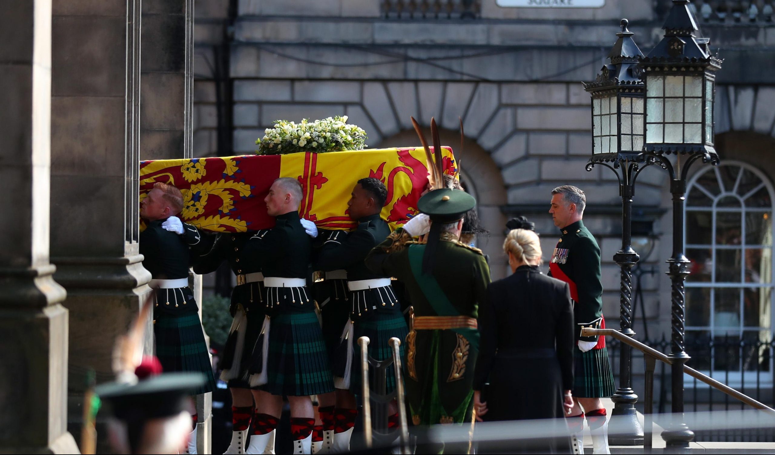 Funerali della Regina Elisabetta, 250mila persone hanno visitato la camera ardente a Westminster Hall
