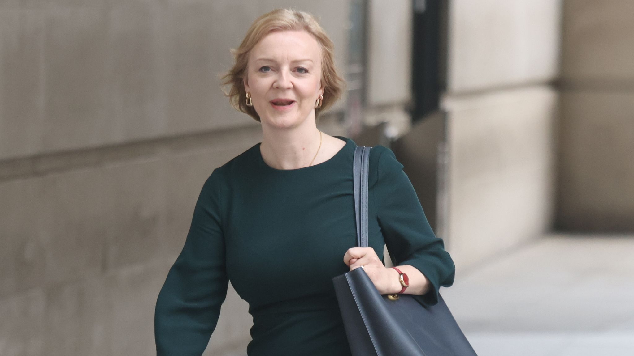 Liz Truss, chi è la nuova premier britannica: vita privata e carriera politica della leader Conservatrice