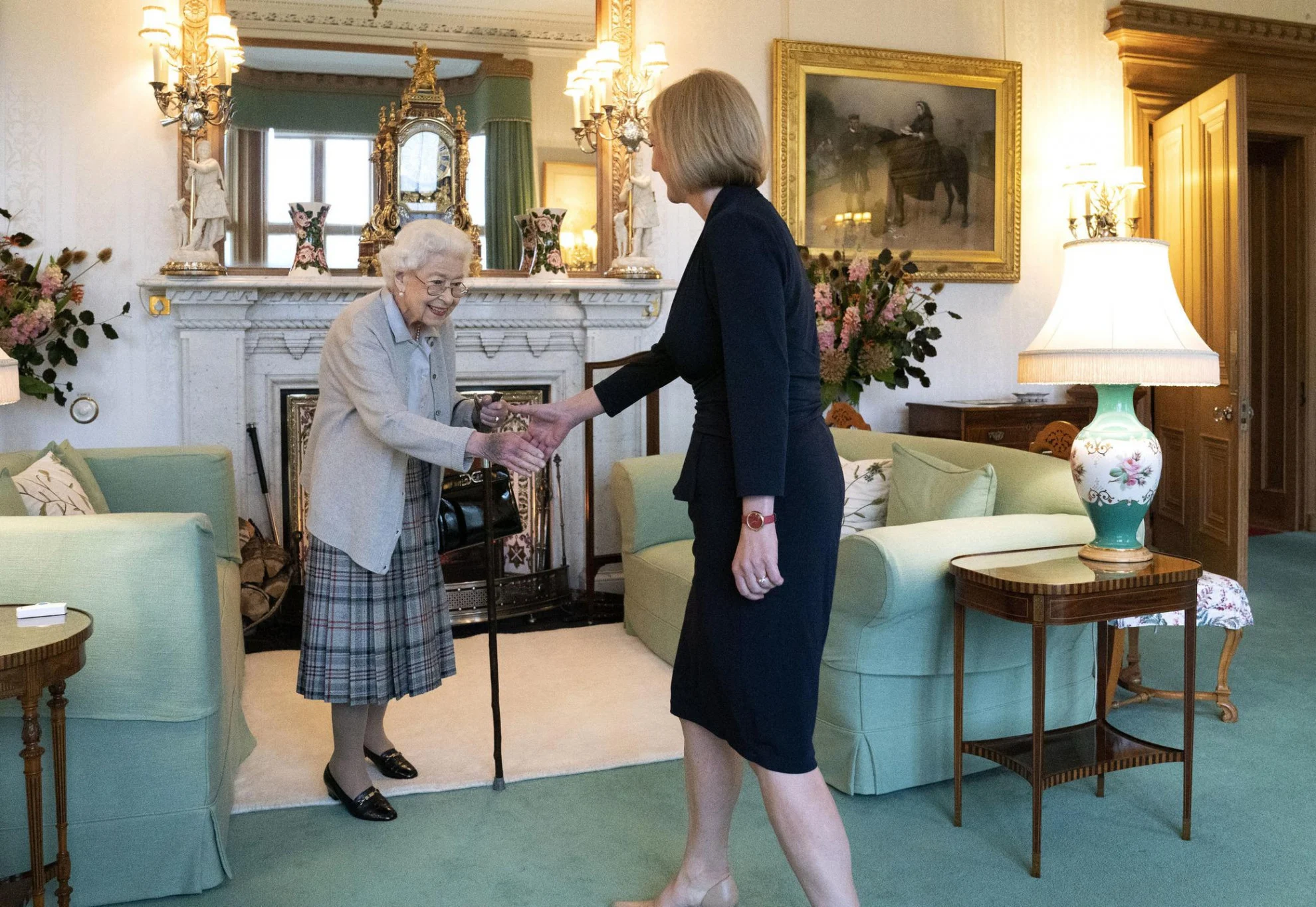 Liz Truss è la nuova premier inglese: la Regina Elisabetta le ha conferito l'incarico