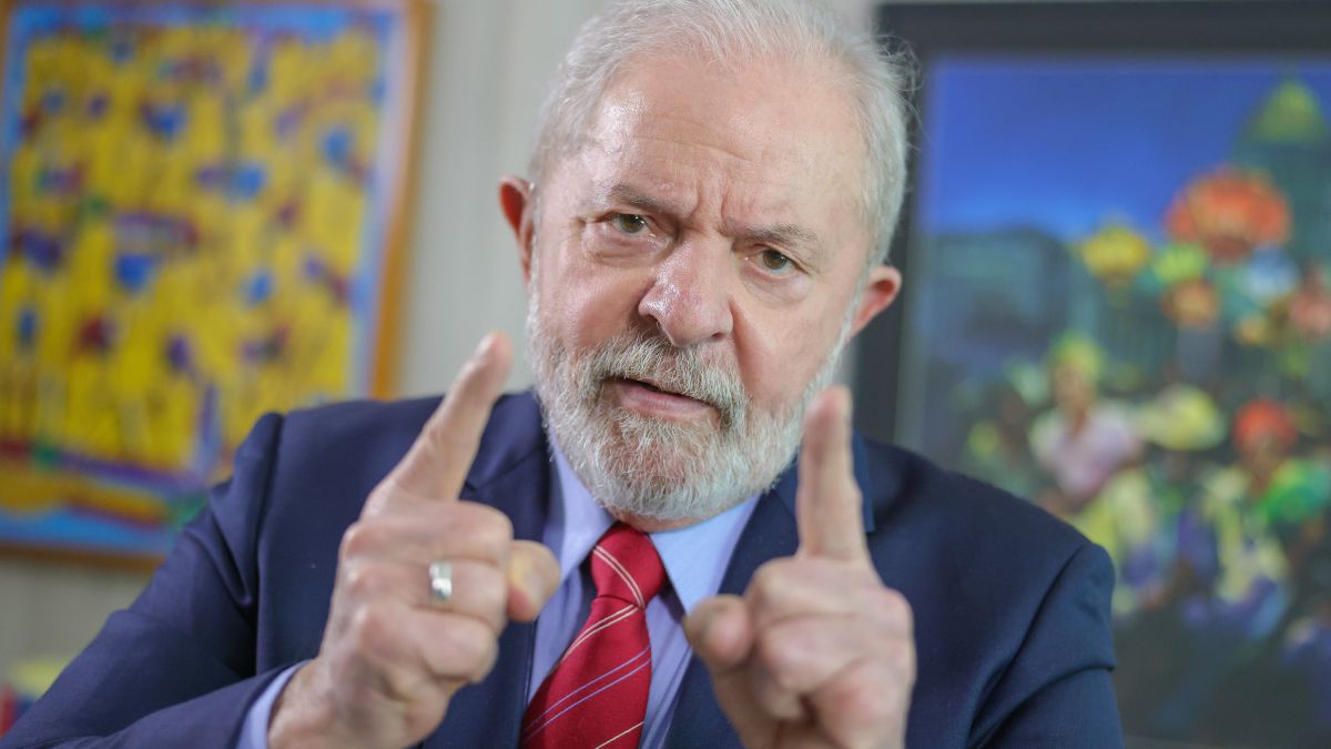 Sondaggi politici: Lula davanti Bolsonaro di dieci punti