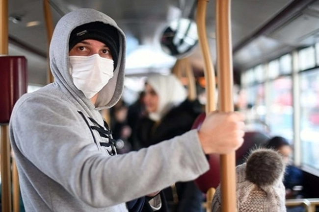 La fine di un'epoca: il 30 settembre via le mascherine sui bus e treni