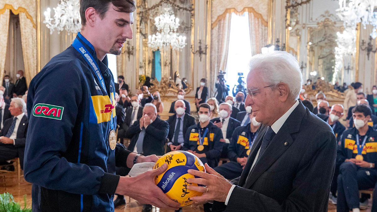 Mattarella esalta gli eroi del volley: "E' stata una serata indimenticabile"