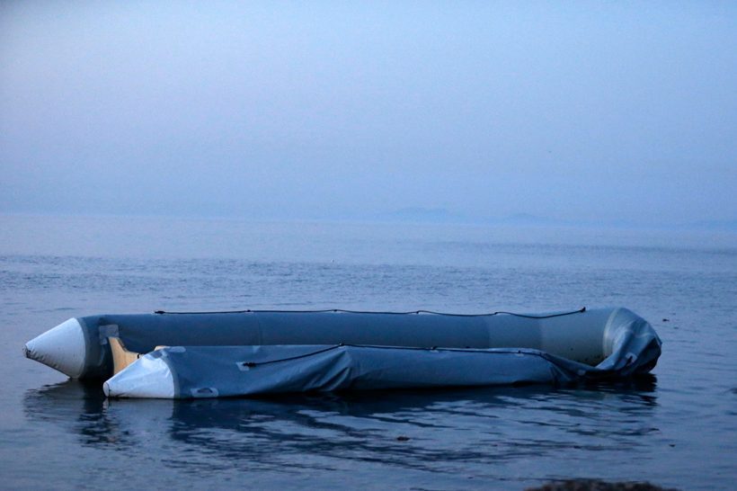 Ritrovato in fondo al mare un bimbo migrante ancora abbracciato alla mamma, il soccorritore: "Ci ha spezzato il cuore"
