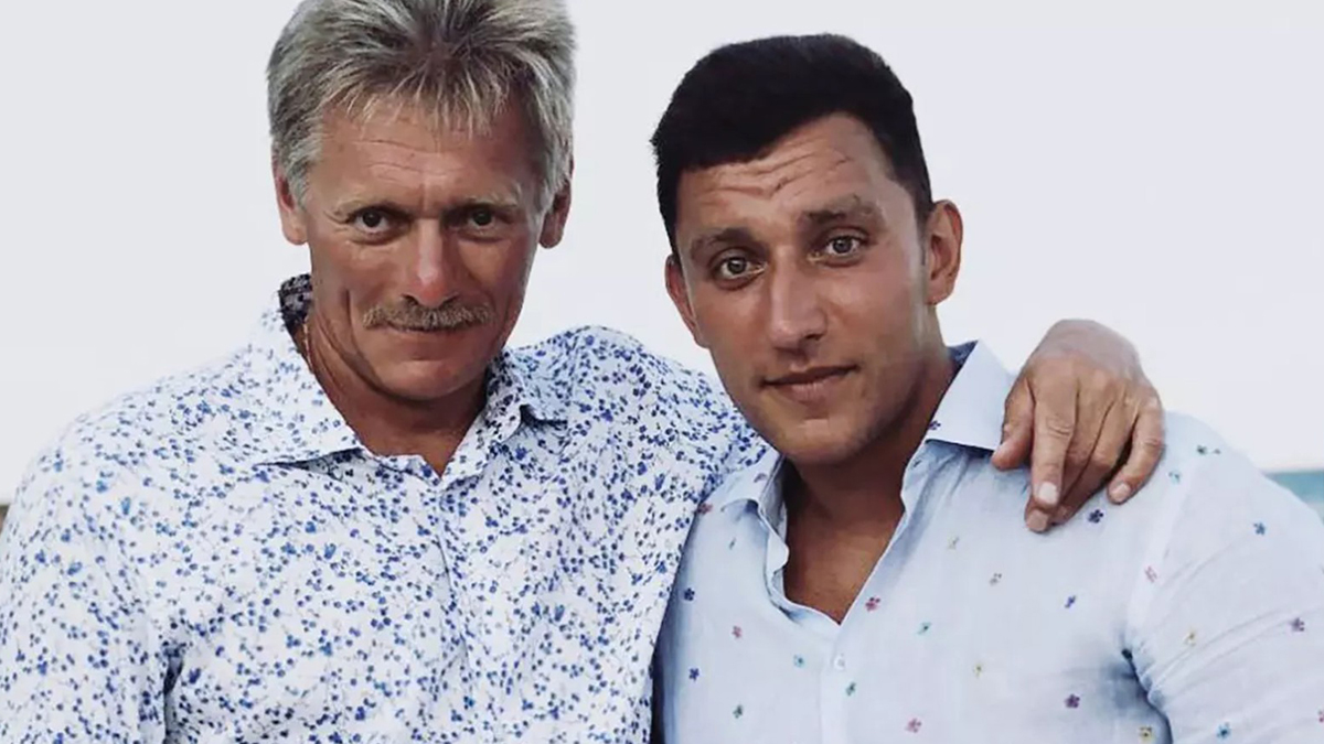 Il team dell'oppositore russo Alexey Navalny fa uno scherzo al figlio di Peskov: "Chiamato al fronte"