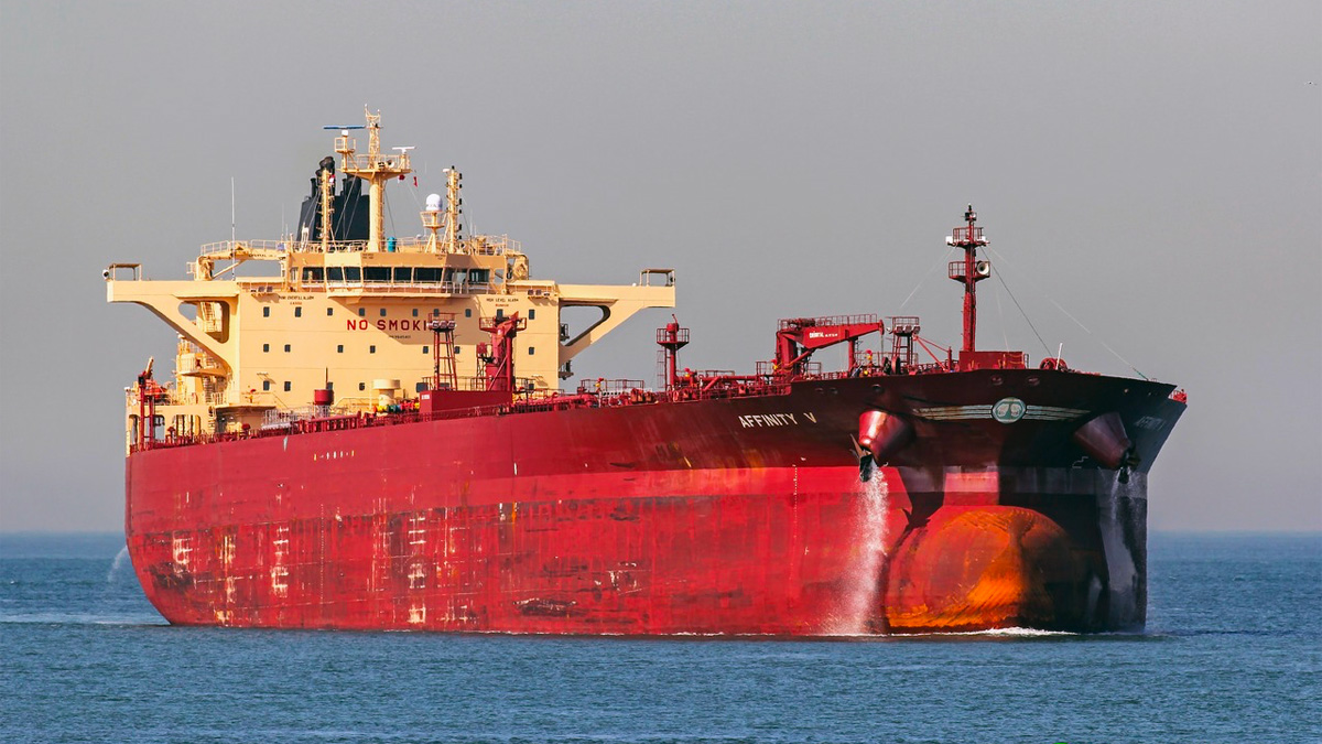 Una petroliera si incaglia nel Canale di Suez, rischiato il blocco degli scambi commerciali