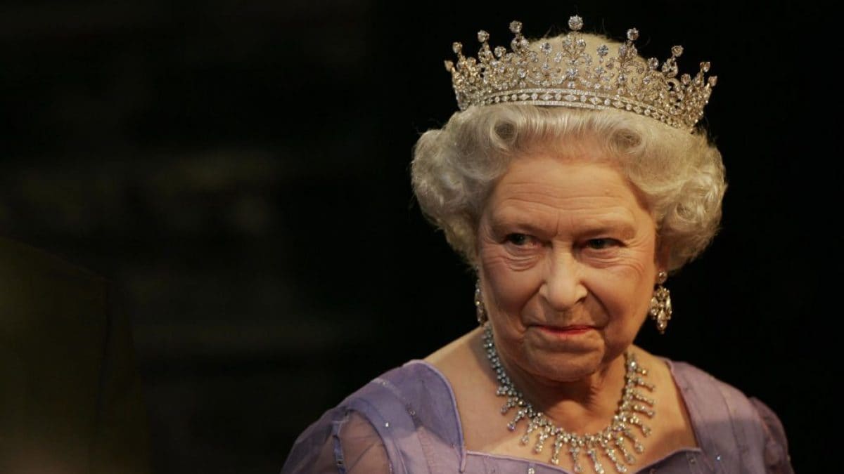 Il mondo piange Elisabetta II. Fiori e messaggi da ogni parte del Pianeta