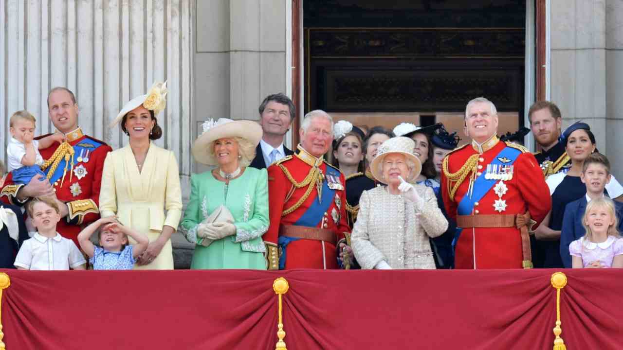 Elisabetta II, ecco tutta la linea di successione ora che Carlo è Re: chi dopo di lui?