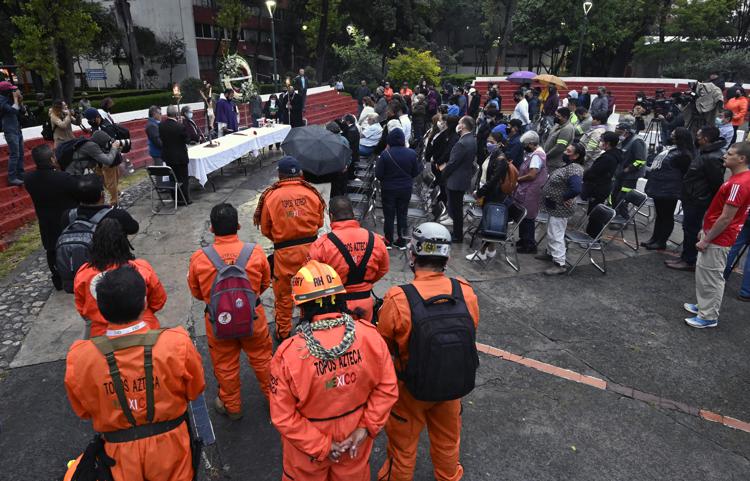 Messico, un terremoto di magnitudo 7.7 fa danni e vittime: il video della scossa in diretta