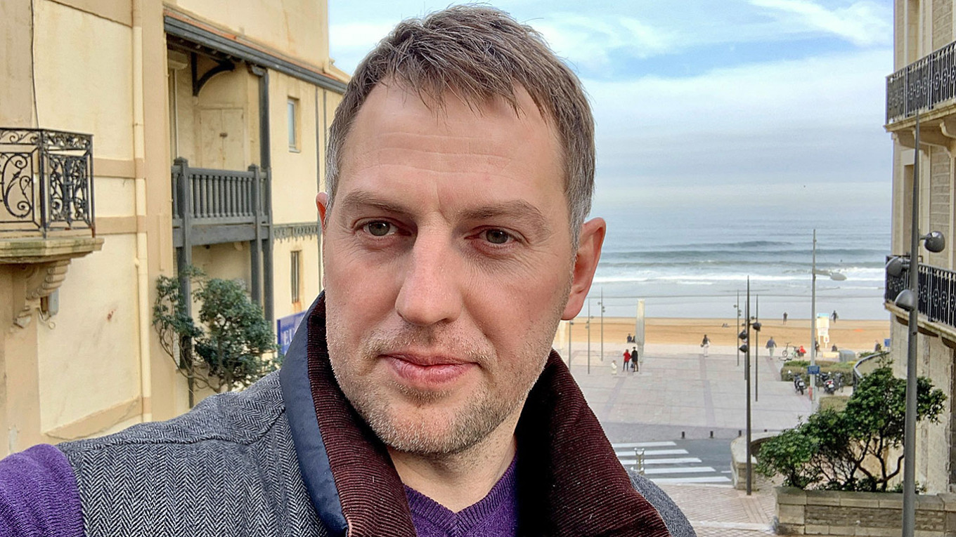 Biarritz, spari contro il dissidente russo e anti Putin Vladimir Osechkin