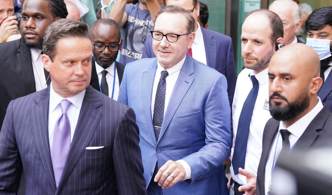 Kevin Spacey, assolto dalla giuria: "Non molestò Anthony Rapp"