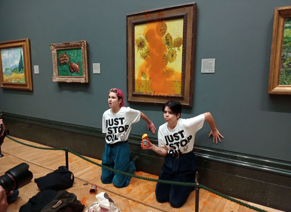A Londra raid di un gruppo di ecologisti: lanciata della salsa di pomodoro contro "I Girasoli" di Van Gogh