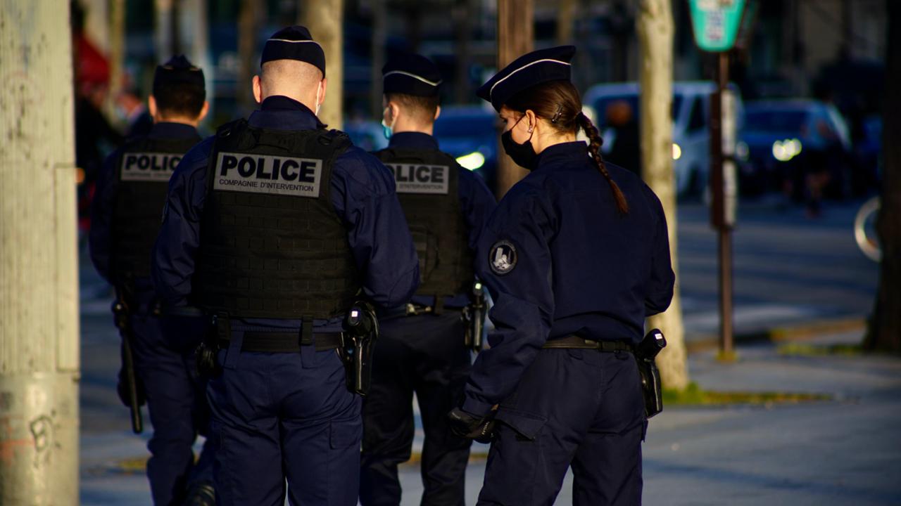 Ragazzina di 12 anni sgozzata e trovata in un portabagagli: orrore a Parigi