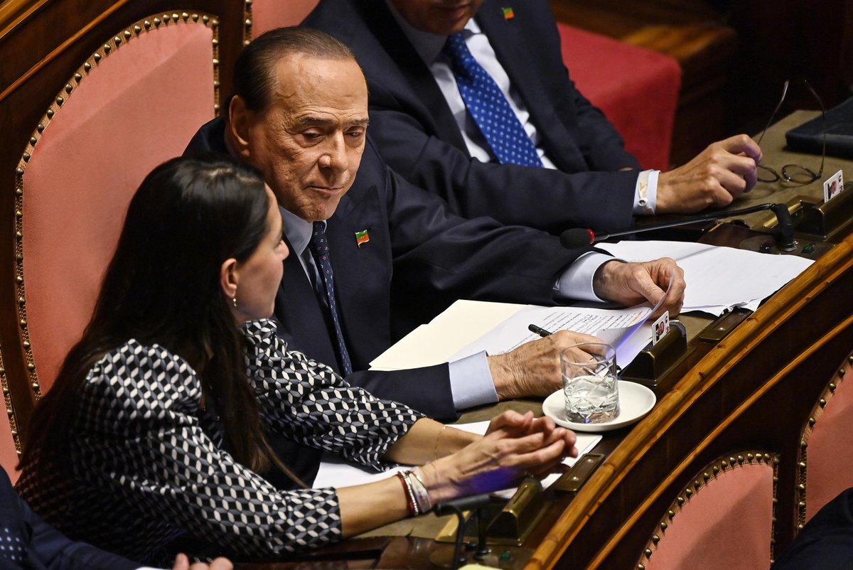 Berlusconi al Senato si auto-celebra distorcendo la storia e falsando la realtà